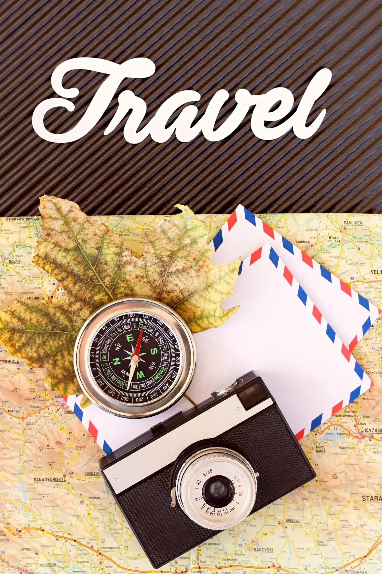 위에서 내려다본 가을 여행 구성